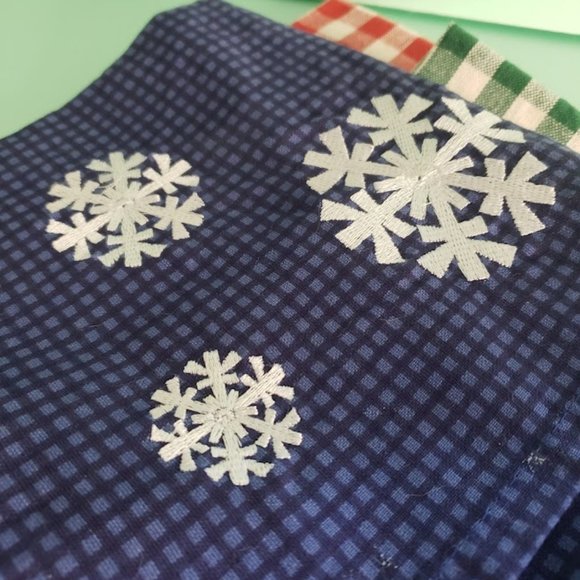 Crate & Barrel set of 4 Christmas kitchen towels - Picture 10 of 10